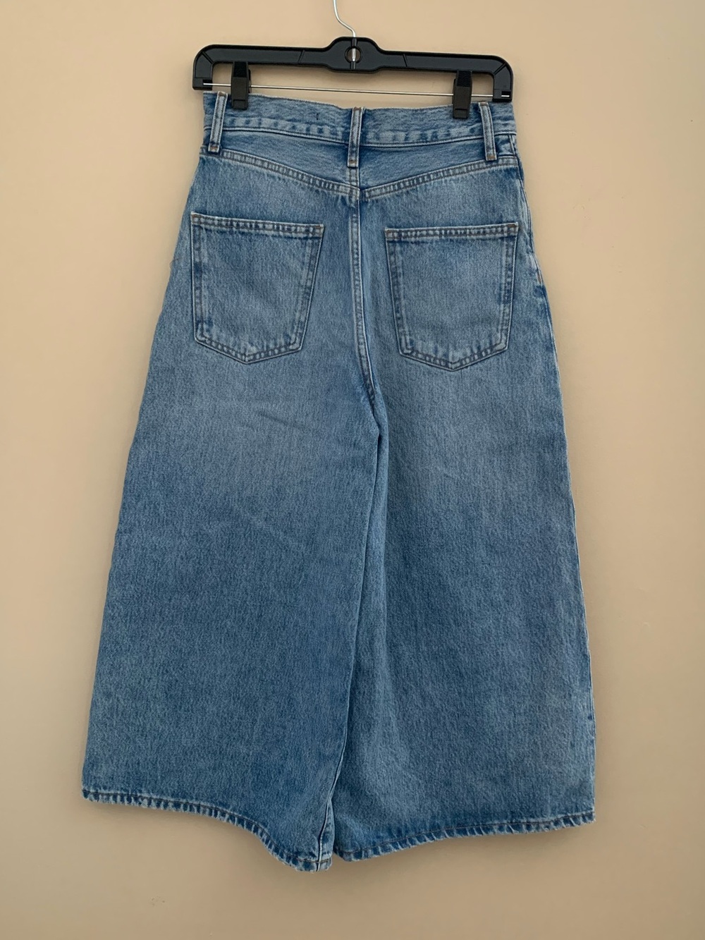 Zara high rise light wash culotte jeans with wide leg. Size 2 - Picture 7 of 13